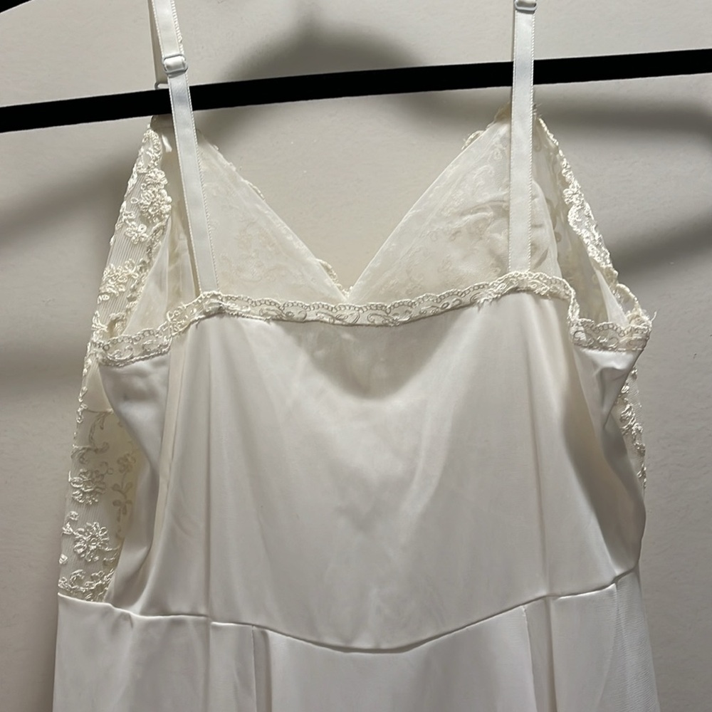 Vintage Ivory Slip - Picture 7 of 12
